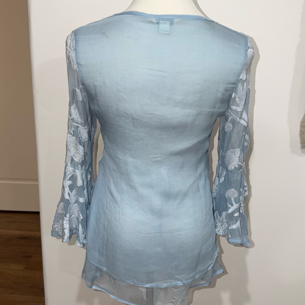 NWOT 100% Silk Sundance Embroidered Light Blue White Bell Sleeves Size XS - Picture 2 of 5